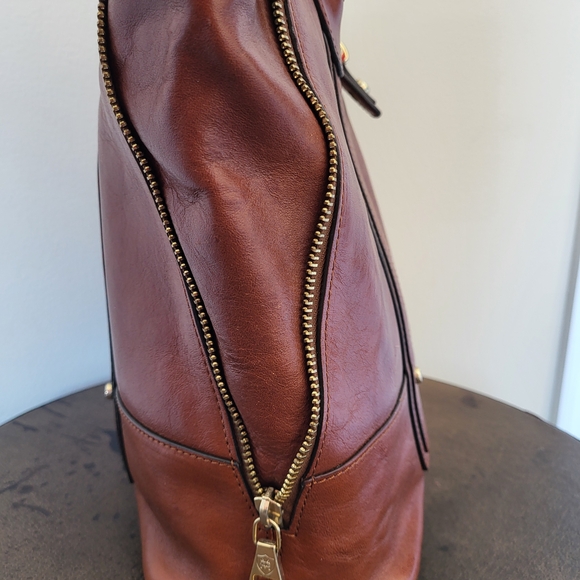 Massimo Dutti Leather Tote Bag | Expandable Side Zippers | Shoulder Strap - Picture 4 of 16